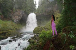 how to look feminine in the woods